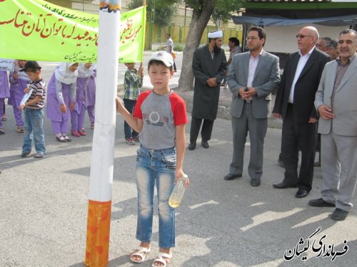 مراسم نمادین آتش کشیدن ماکت سیگار