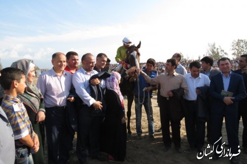 رایزنی فرماندار گمیشان با مدیرکل امور مجلس وزارت ورزش وجوانان برای راه اندازی بزرگترین مرکزمسابقه اسب دوانی درگمیشان