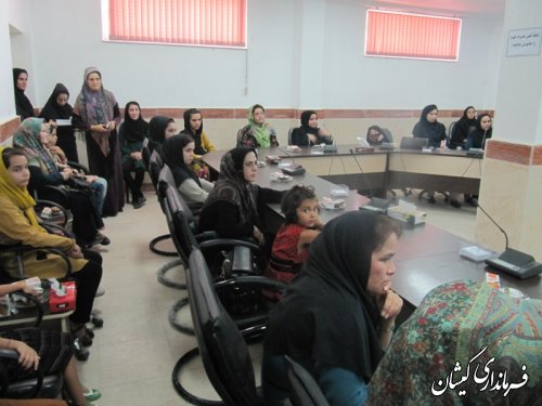 نشست فرماندار با دختران پرسنل فرمانداری، بخشداری و دختران شاخص شهرستان