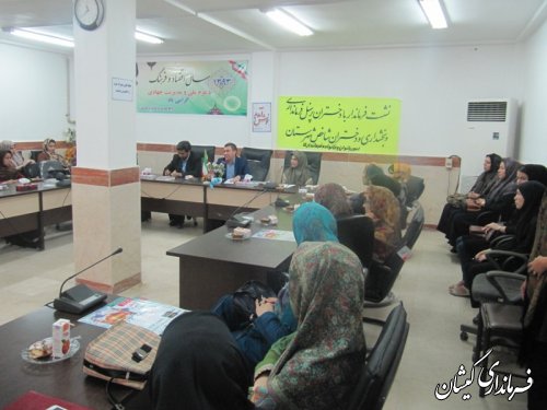 نشست فرماندار با دختران پرسنل فرمانداری، بخشداری و دختران شاخص شهرستان