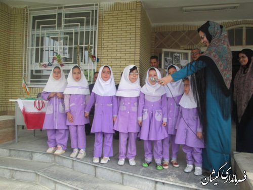 با آغاز مهر و مهربانی و باز گشایی مدارس غنچه های گمیشان راهی گلستان مدارس شدند