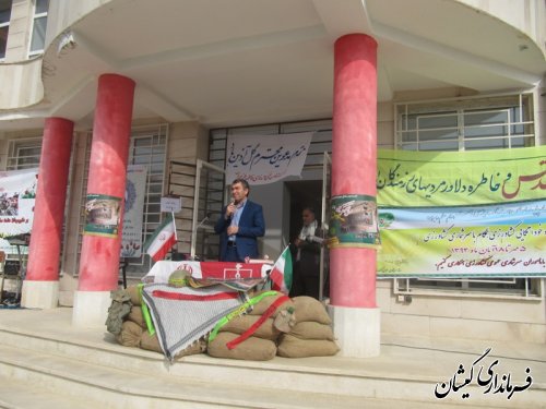 نواختن زنگ ایثار و مقاومت و مهر توسط فرماندارگمیشان