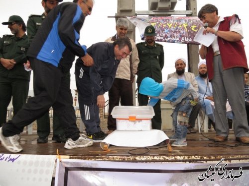 همایش پیاده روی خانوادگی با حضور فرماندار گمیشان در سیمین شهر