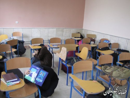 مانور پدافند غیر عامل با هدف افزایش آگاهی دانش‌آموزان در مدارس شهرستان گمیشان برگزار شد.
