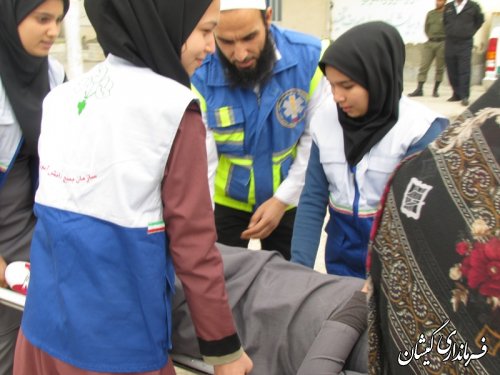 مانور پدافند غیر عامل با هدف افزایش آگاهی دانش‌آموزان در مدارس شهرستان گمیشان برگزار شد.