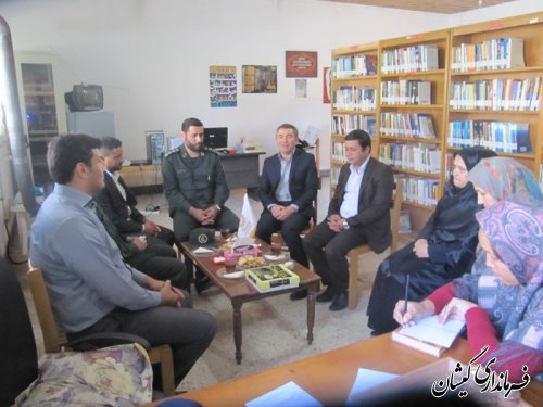 دیدار فرماندار گمیشان با کارکنان کتابخانه عمومی شهرستان به مناسبت "هفته کتاب"
