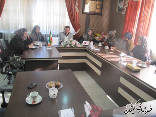 جلسه هماهنگی اموربانوان وخانواده فرمانداری گمیشان برای استقبال ازرئیس جمهور