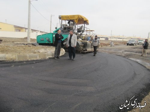 بازدید معاون فرماندار از آسفالت ومحوطه سازی مسکن مهر گمیشان