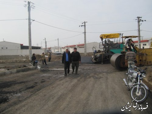 بازدید معاون فرماندار از آسفالت ومحوطه سازی مسکن مهر گمیشان