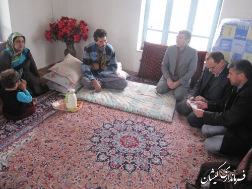حضور فرماندارگمیشان در منزل معلولان جسمی حرکتی وذهنی شهرستان