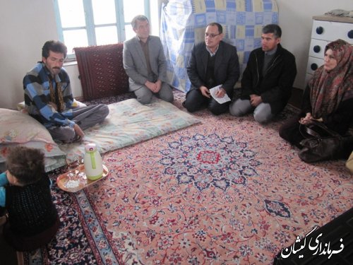 حضور فرماندارگمیشان در منزل معلولان جسمی حرکتی وذهنی شهرستان