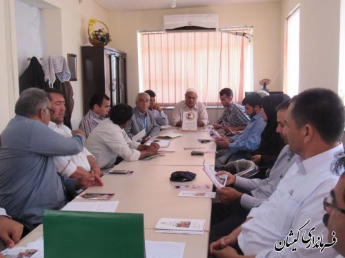 جلسه پیشگیری تب کریمه کنگو وآنفولانزای مرغی با حضور دهیاران بخش گلدشت برگزار شد