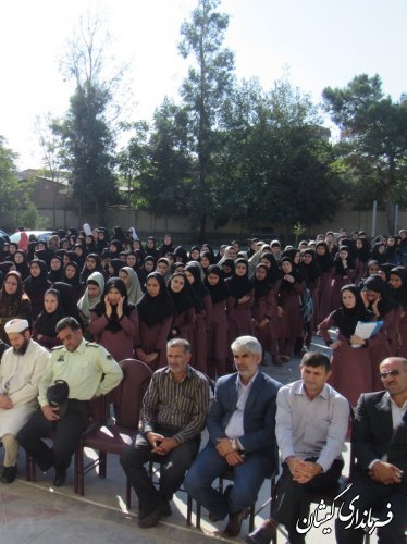 حضور بخشدار گلدشت در بازگشایی مدارس