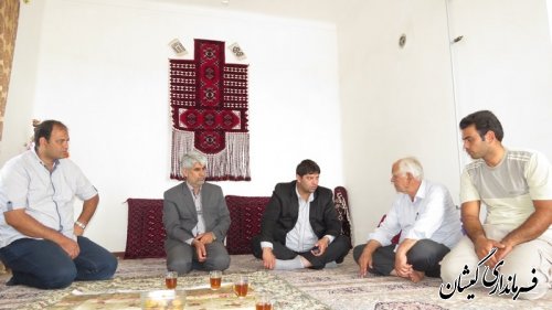 بخشدار گلدشت از خانواده های مفقودین حادثه منا در بخش گلدشت دیدار کرد