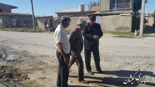 بازدید بخشدار گلدشت از روند سنگ فرش خیابان روستای بصیرآباد