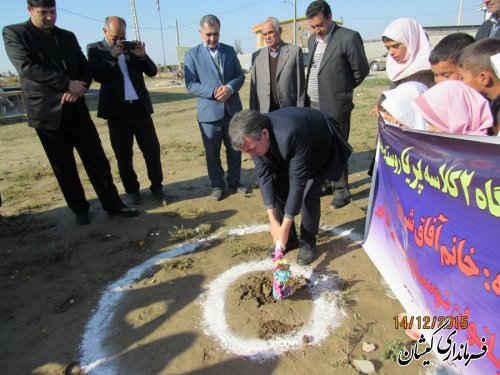 با حضور فرماندار مراسم کلنگ زنی مدرسه مشارکتی،خیری روستای مرادبردی برگزار شد