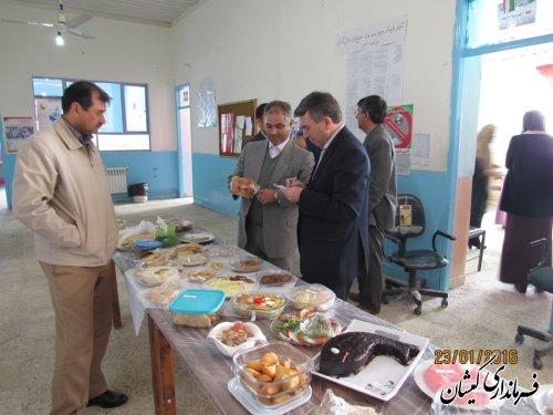 جشنواره طبخ غذا با حضور فرماندار در دبیرستان دخترانه 22بهمن شهرستان برگزار شد