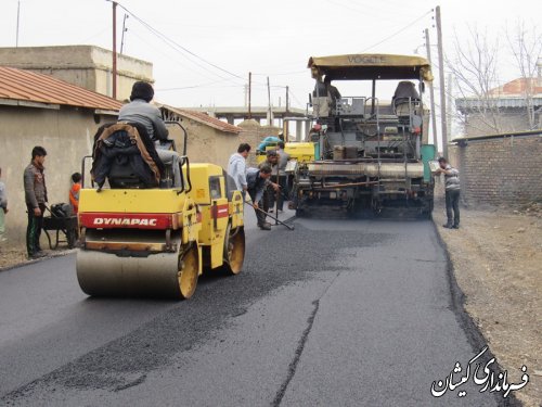 بازدید بخشدار گلدشت از پروژه آسفالت قرنجیک خواجه خان