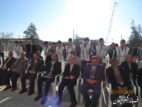 نواختن زنگ انقلاب با حضور فرماندار گمیشان در مدارس شهرستان