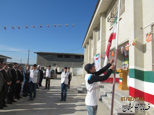 نواختن زنگ انقلاب با حضور فرماندار گمیشان در مدارس شهرستان