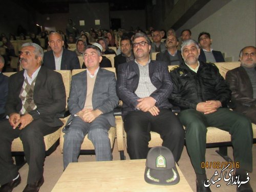 شهدا همه وجود خود را برای دفاع از اسلام و کشور نثار کردند