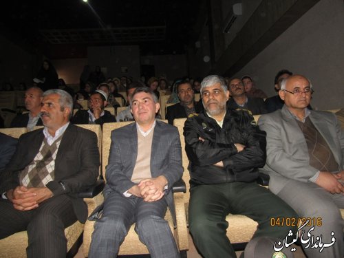 شهدا همه وجود خود را برای دفاع از اسلام و کشور نثار کردند
