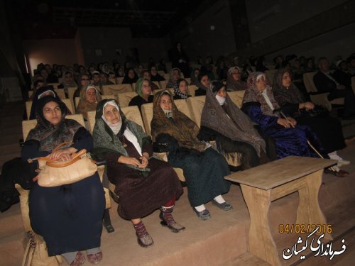 شهدا همه وجود خود را برای دفاع از اسلام و کشور نثار کردند