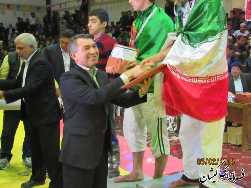 قهرمانان مسابقات بین المللی کشتی سنتی گورش شهرستان گمیشان مشخص شد