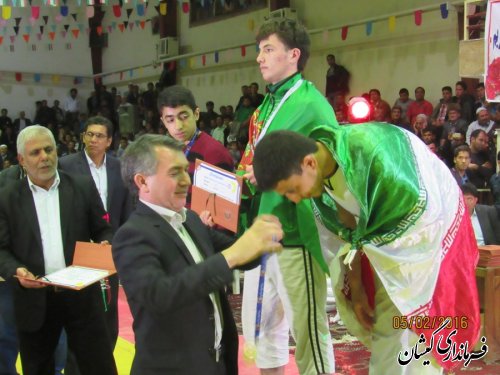 قهرمانان مسابقات بین المللی کشتی سنتی گورش شهرستان گمیشان مشخص شد