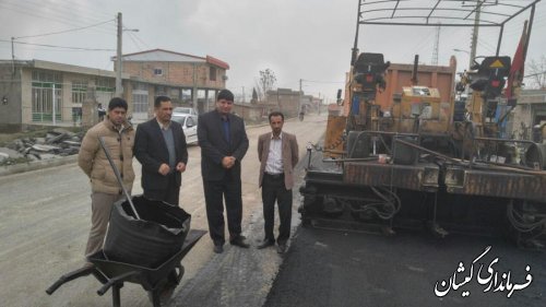 بازدید بخشدار گلدشت از پروژه آسفالت قرنجیک خواجه خان