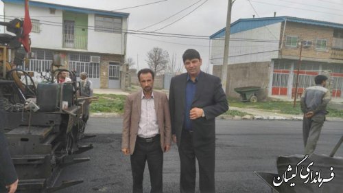 بازدید بخشدار گلدشت از پروژه آسفالت قرنجیک خواجه خان