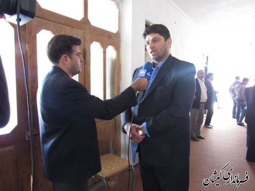 امام جمعه سیمین شهر و بخشدار گلدشت رای خود را به صندوق انداختند