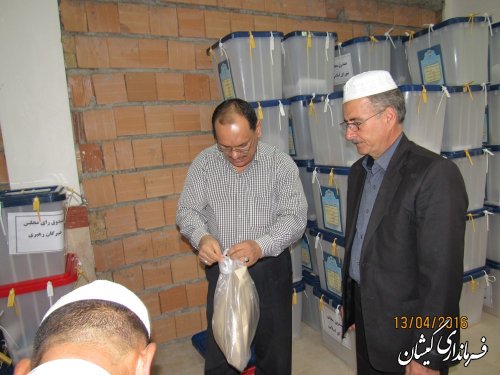 آماده سازی صندوق های اخذ رای مرحله دوم انتخابات مجلس شورای اسلامی شهرستان گمیشان