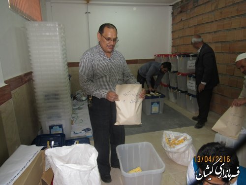آماده سازی صندوق های اخذ رای مرحله دوم انتخابات مجلس شورای اسلامی شهرستان گمیشان