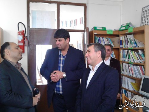 بازدید سرزده فرماندار گمیشان از کتابخانه عمومی سیمین شهر