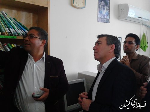 بازدید سرزده فرماندار گمیشان از کتابخانه عمومی سیمین شهر