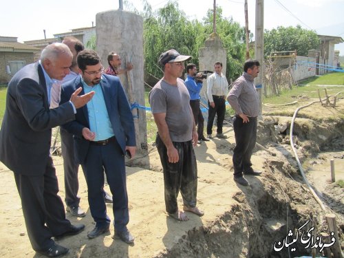 بازدید معاون فرماندار شهرستان گمیشان از عملیات ترمیم ترکیدگی لوله آب