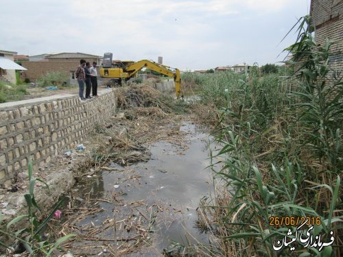 بازدید فرماندار گمیشان از عملیات لایروبی کانال وسط شهر گمیش تپه