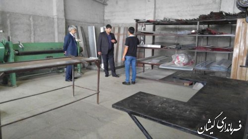 بازدید بخشدار گلدشت از کارگاه تولیدی آهن آلات امیر