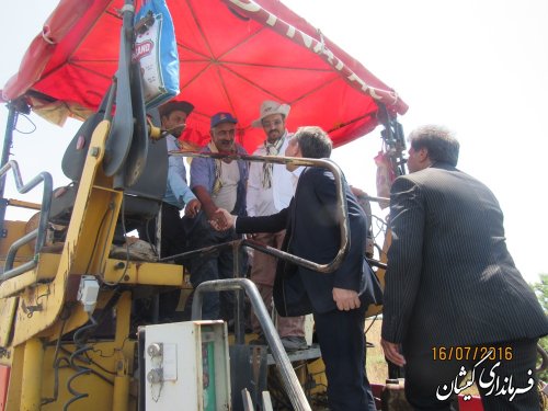 بازدید فرماندار گمیشان از پروژه روکش آسفالت محور خواجه نفس – سیمین شهر
