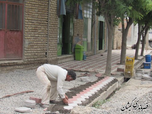 بخشدار گلدشت از روند اجرای پازل فرش معابر روستای بصیرآباد بازدید کردند
