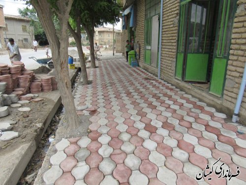 بخشدار گلدشت از روند اجرای پازل فرش معابر روستای بصیرآباد بازدید کردند