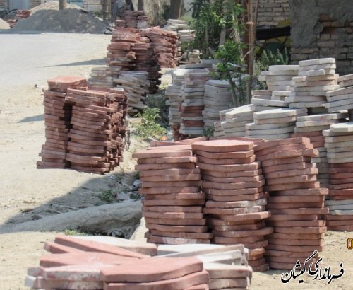 بازدید سرزده فرماندار گمیشان از اجرای پازل فرش معابر روستای بصیرآباد