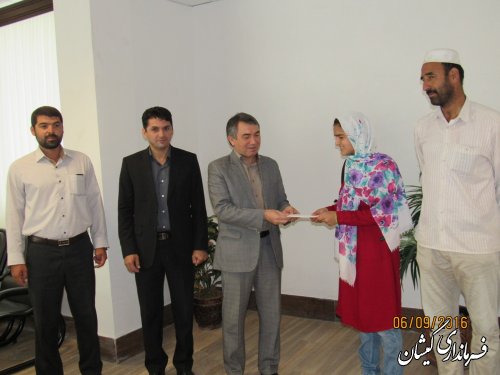 تجلیل فرماندار گمیشان از ورزشکار مدال آور شهرستانی مسابقات دو ومیدانی قهرمانی کشور