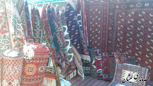 بازدید فرماندار گمیشان از نمایشگاه فرش دستباف و صنایع دستی ترکمن