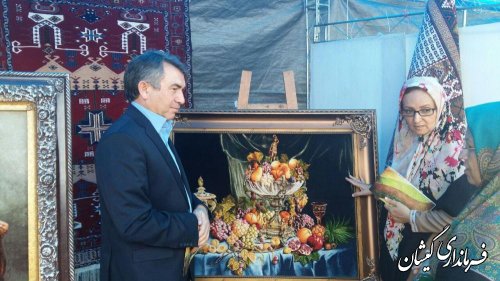بازدید فرماندار گمیشان از نمایشگاه فرش دستباف و صنایع دستی ترکمن