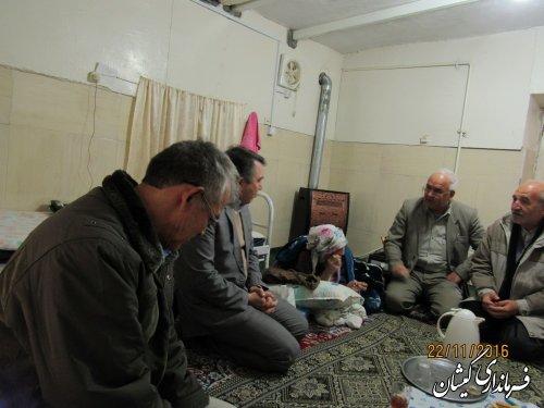 دیدار فرماندار گمیشان با خانواده شهید عیسی نظرنژاد