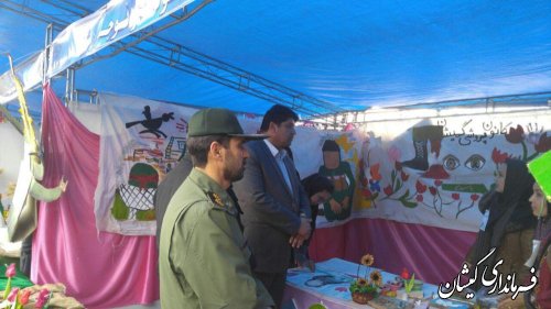 بازدید فرماندار گمیشان از غرفه کانون پرورش فکری کوردکان و نوجوانان شهرستان