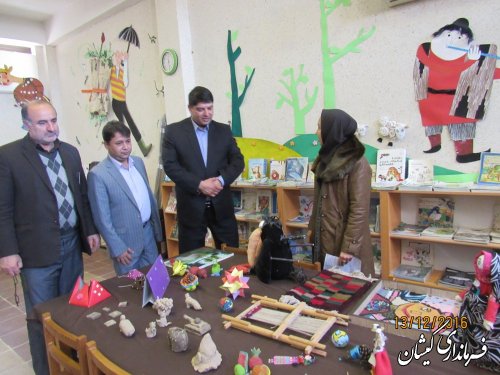 بازدید فرماندار گمیشان از نمایشگاه دست ساخته های اعضای کانون پرورش فکری کودکان و نوجوانان شهرستان