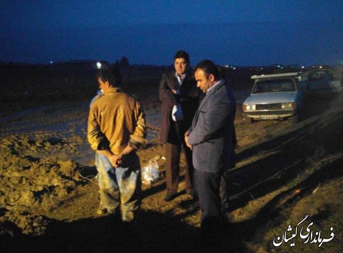 بازدید فرماندار گمیشان از شکستگی خط لوله آب در محدوده روستای قره کیله